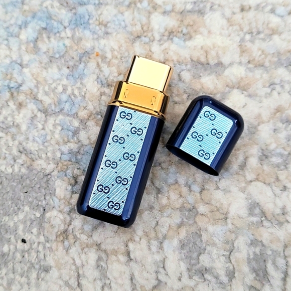 Gucci Perfume with a refillable purser - Picture 2 of 6